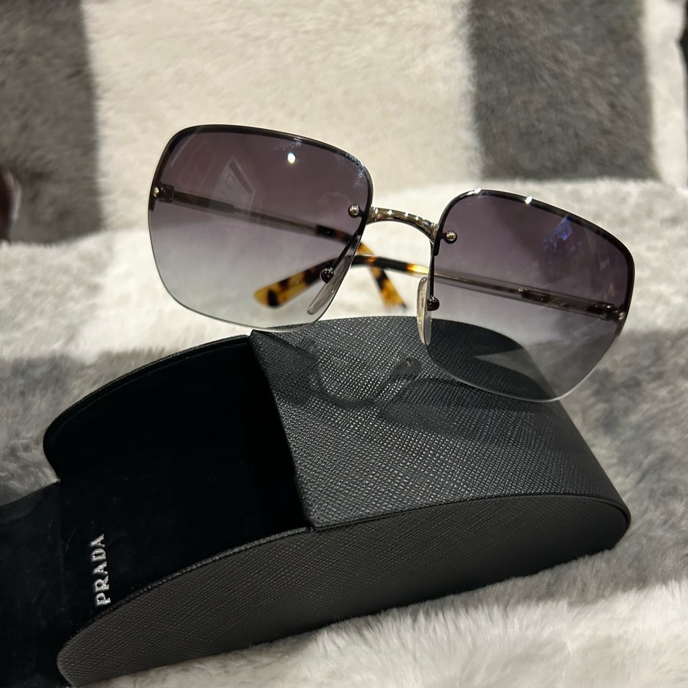 Prada PR 63VS HERITAGE Unisex
Sunglasses Style: SPR63V 62 16 ZVN 6E1 130